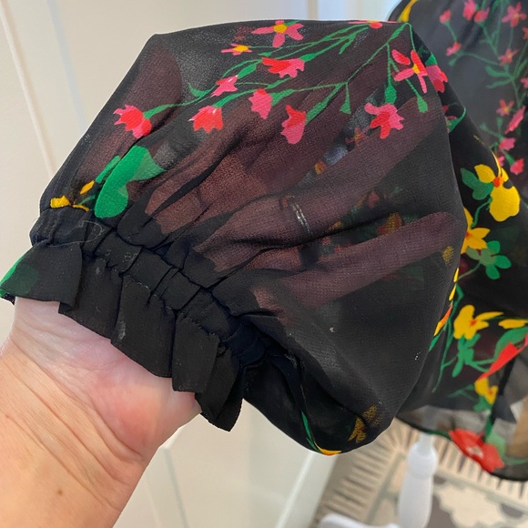 NWOT CABI Midnight Floral Thespian Poet-Sleeve Button-Neck Top - Picture 11 of 16